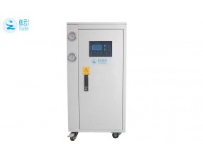 風冷式冷水機（實驗室）